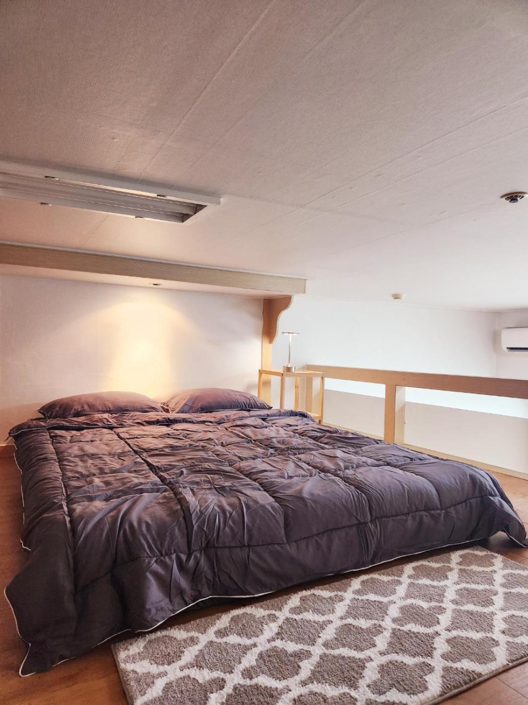 Oryu-dong Station 3 Mins Two Bedroom *