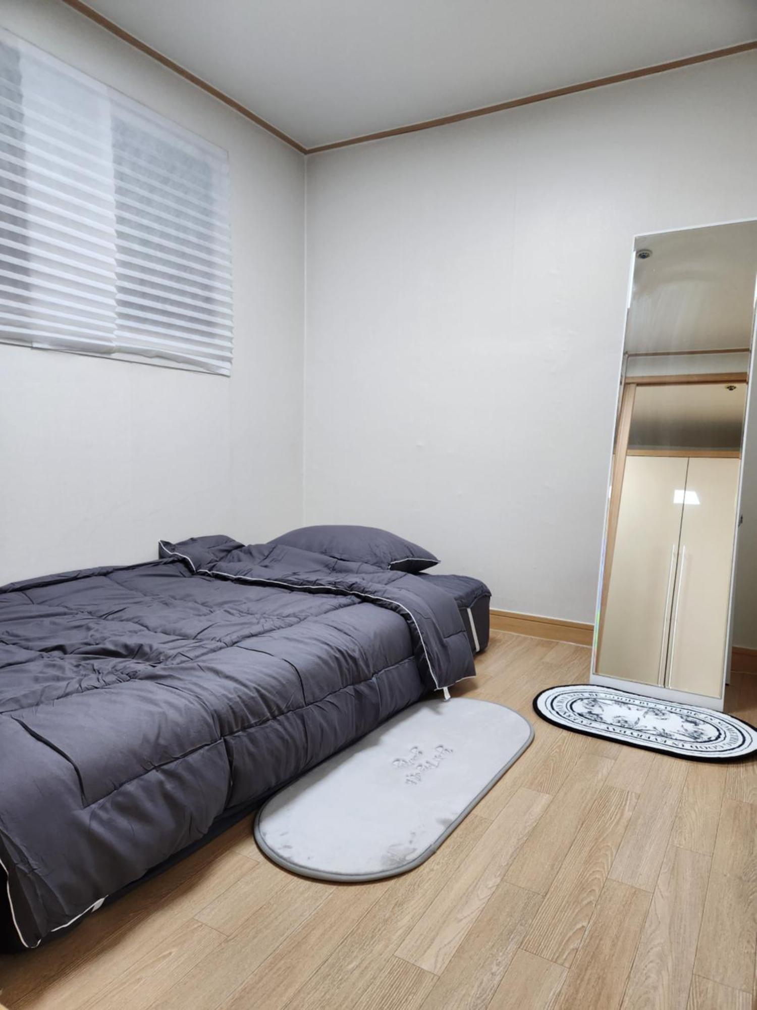 Oryu-dong Station 3 Mins Two Bedroom Seoul